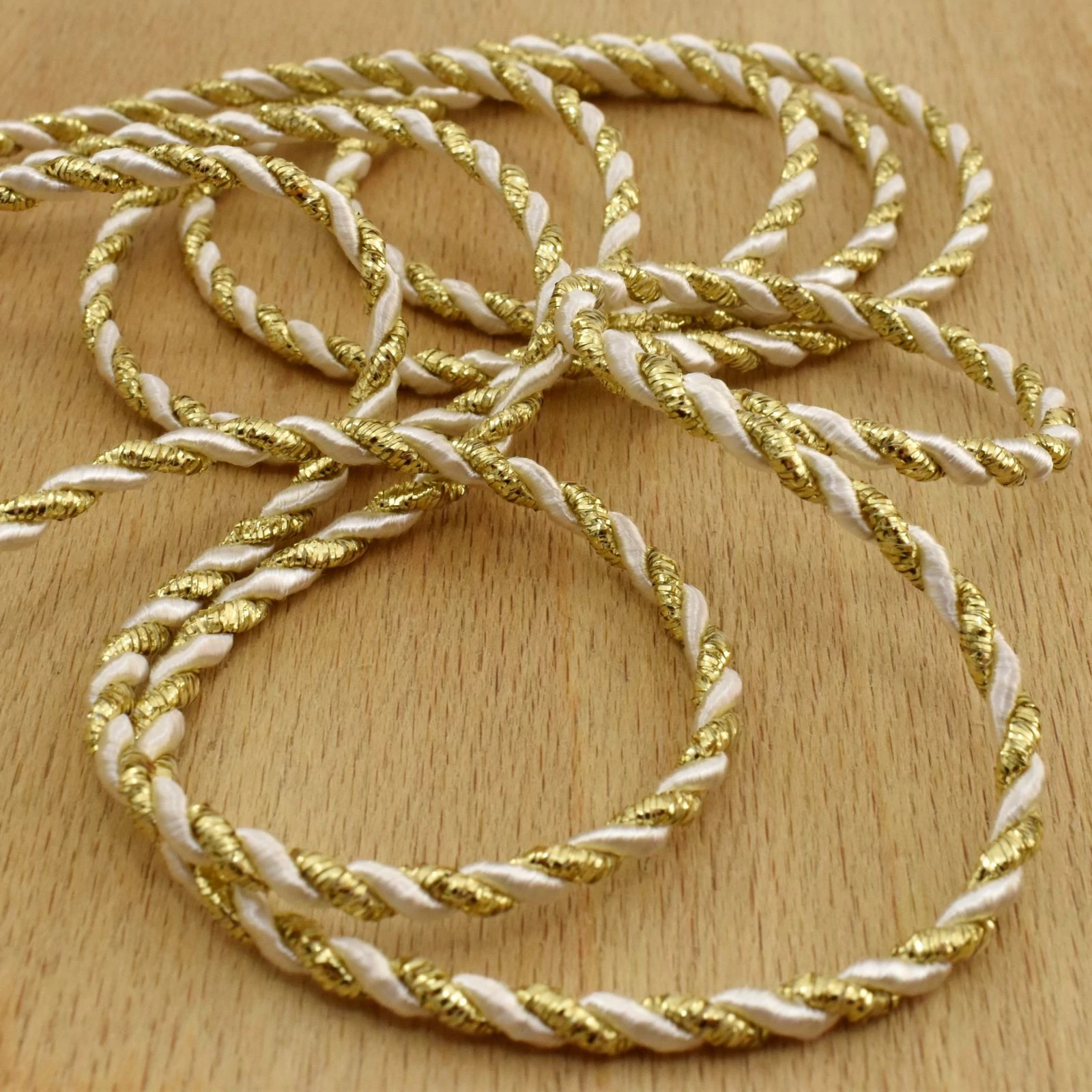Zsinór – Sodrott, arany és fehér színben, 3mm