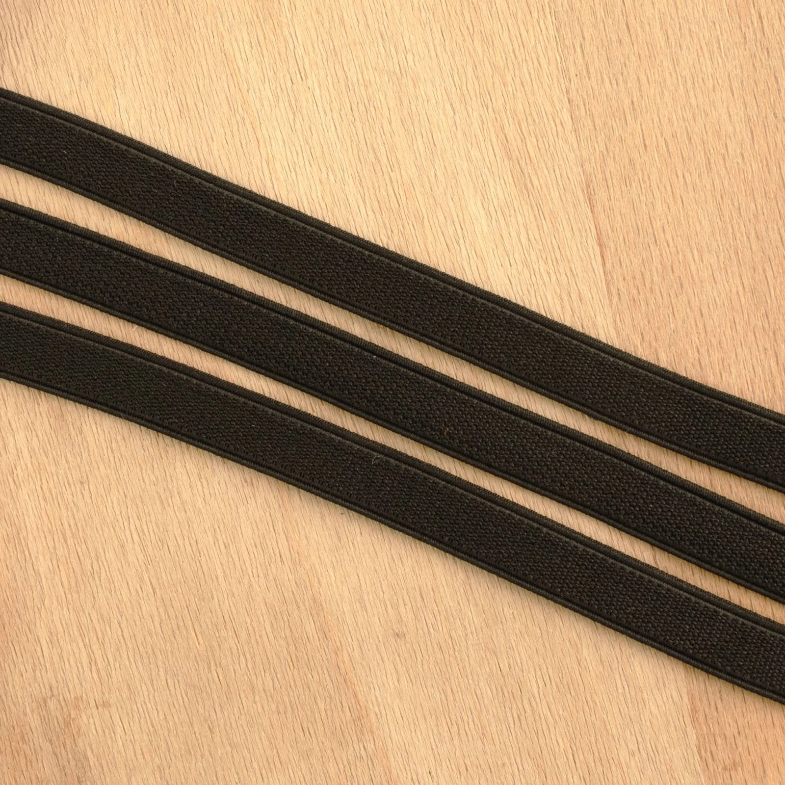 Gumiszalag – Plüss gumi fekete színben, 13mm