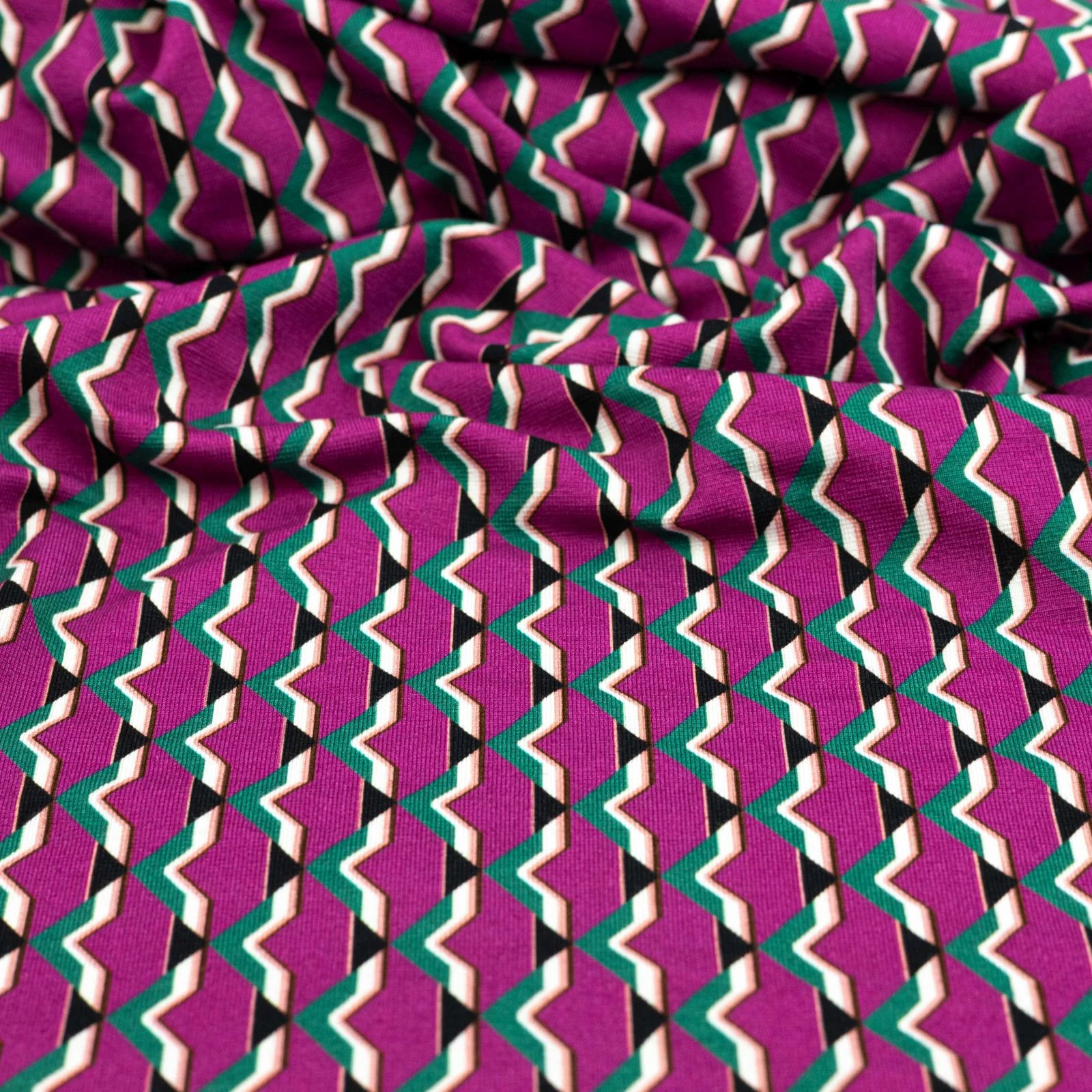 Viszkóz jersey – Lila geometriai mintával