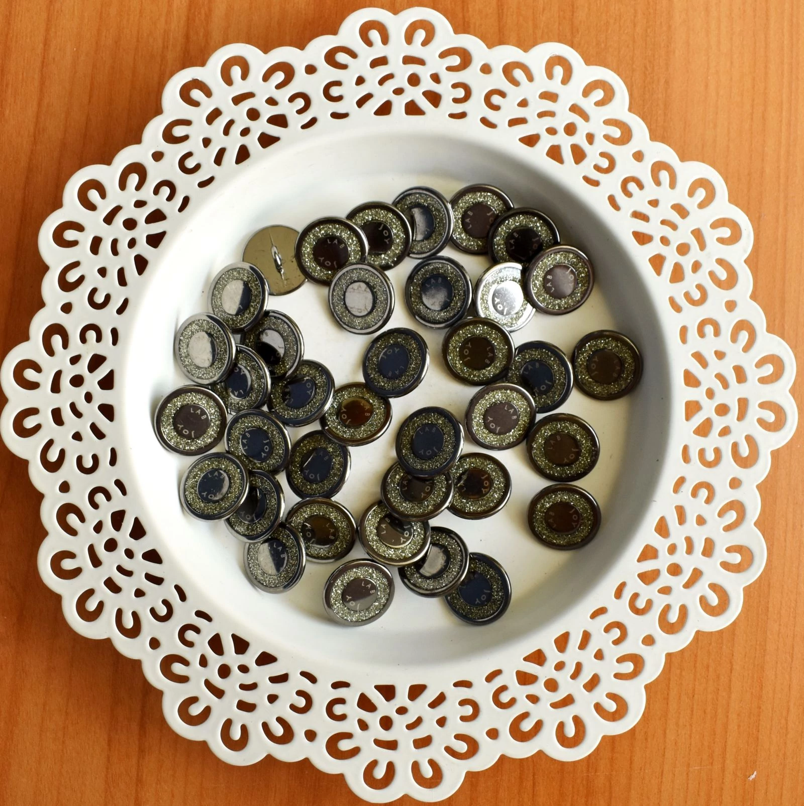 Fém gomb – Zöld csillogó mintával, JOY LAB, 28