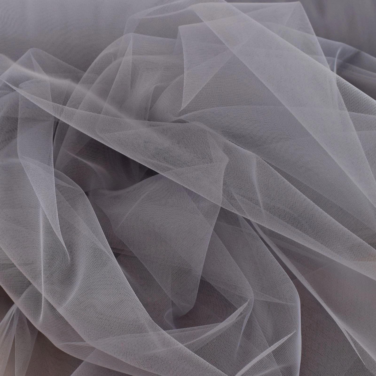 Lágy tüll – Középszürke színben, extra széles (105)