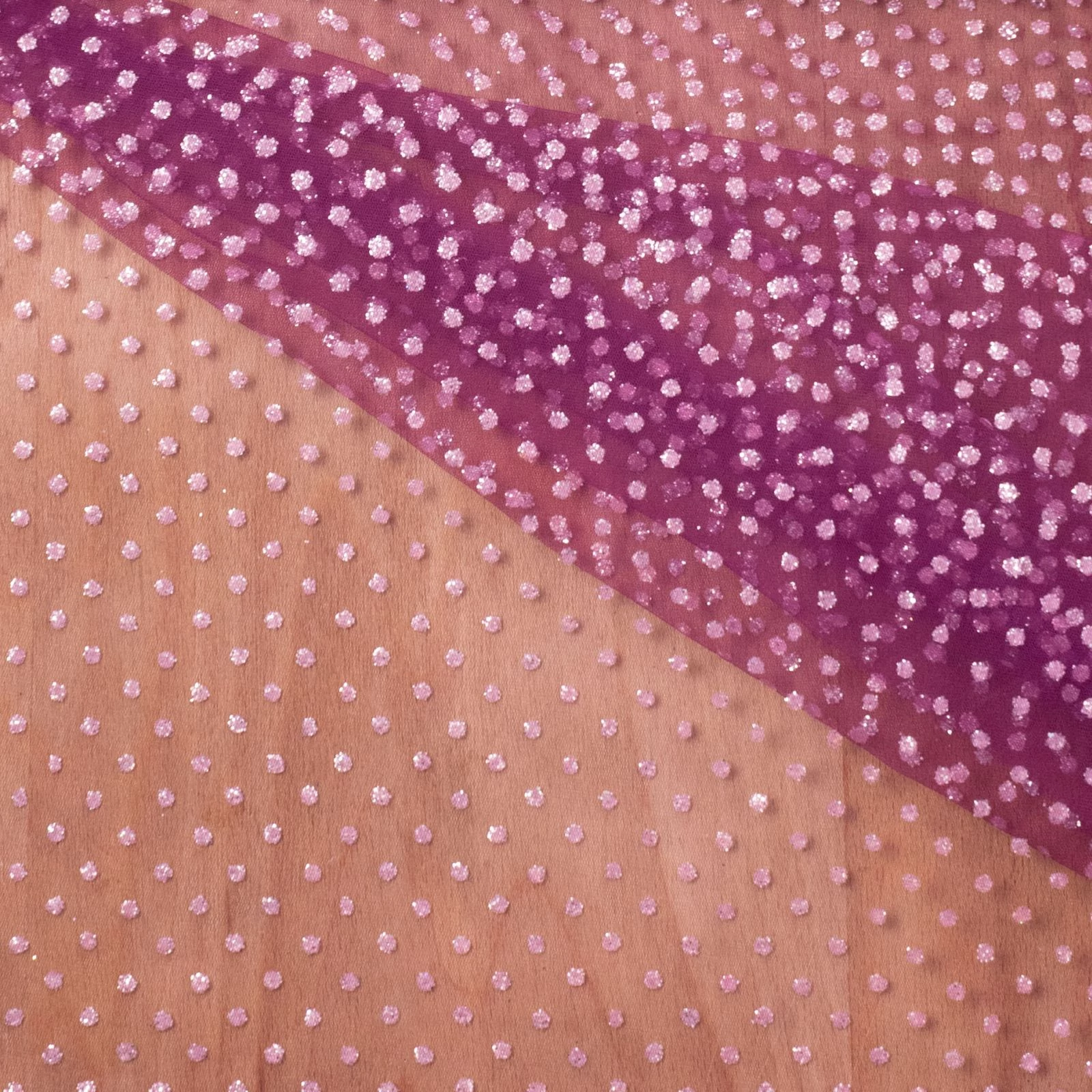 Pöttyös tüll – Fukszia alapon ezüst glitter pöttyös mintával
