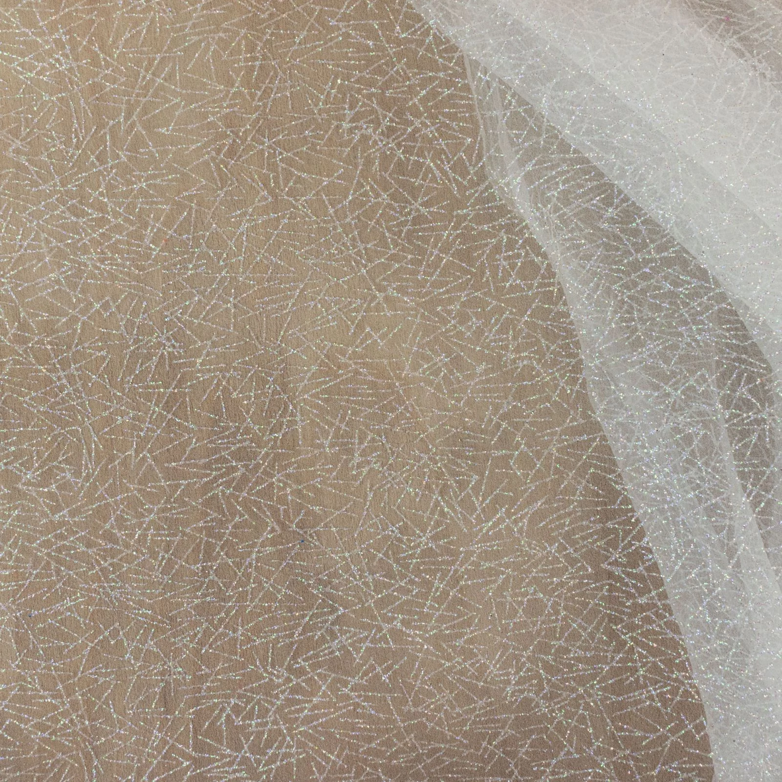 Alkalmi organza – Tört fehér színben, vonalas glitter mintával