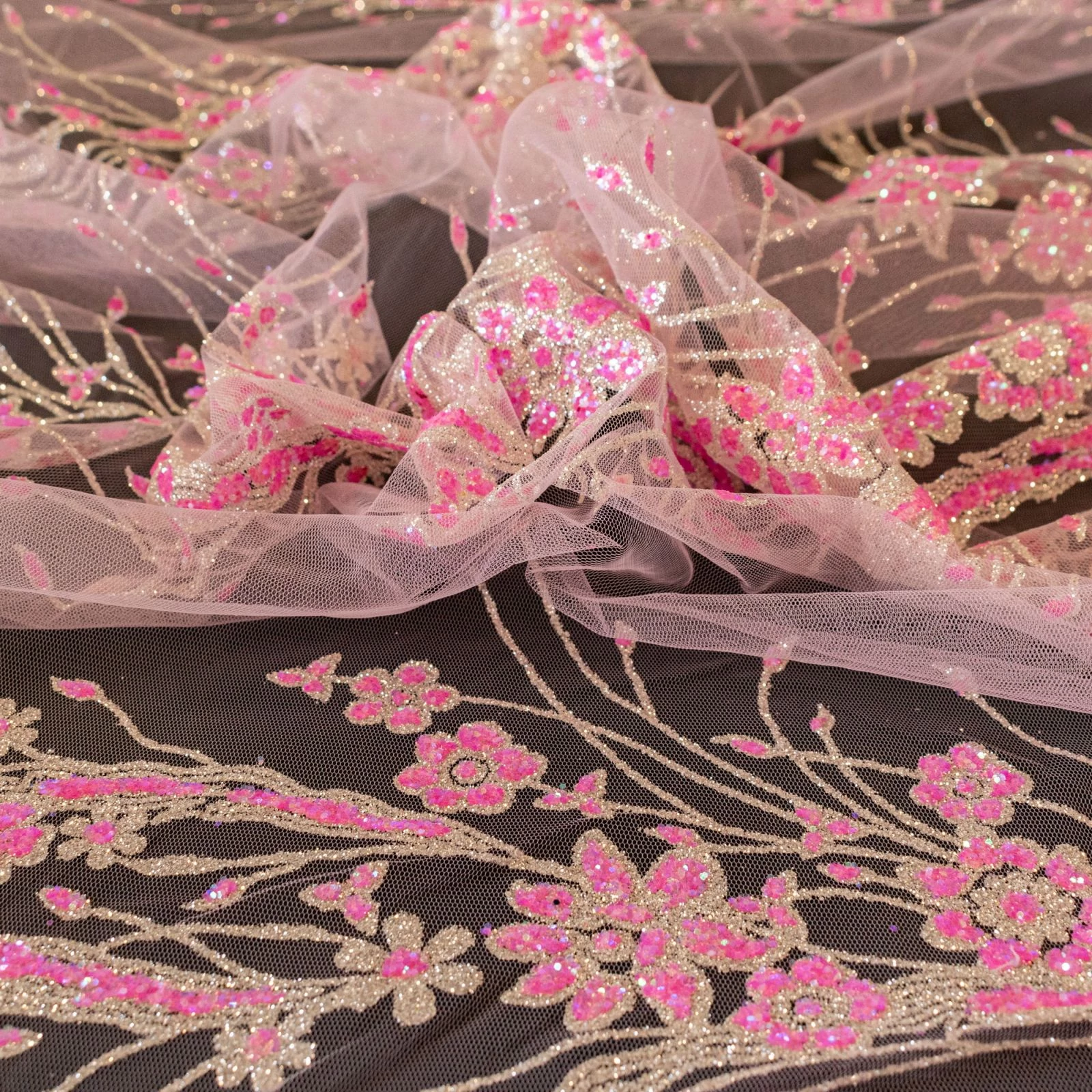 Alkalmi tüll – Ezüst és pink glitteres virág mintával