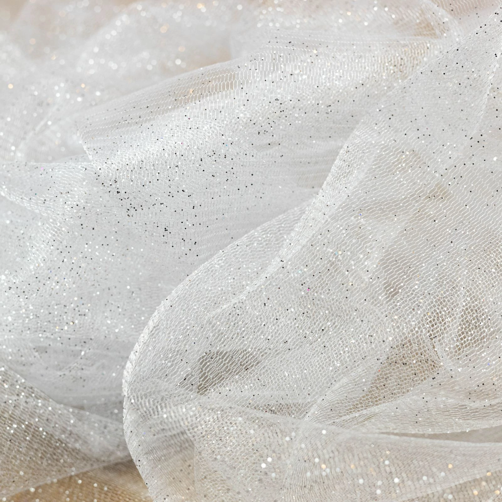 Csillogó, mesh tüll – Fehér színben, ezüst glitterrel