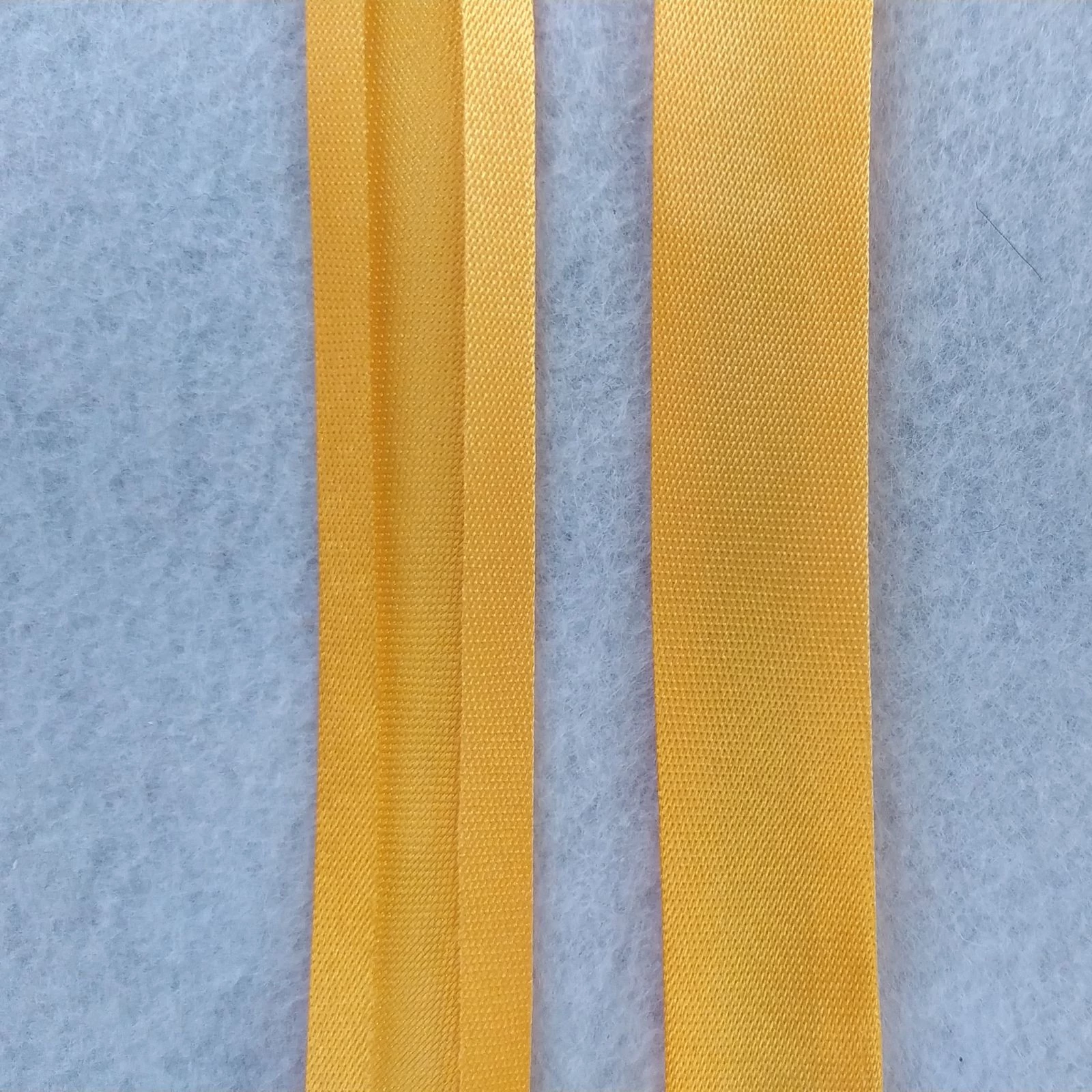 Ferdepánt - Szatén, 20mm, napsárga (6354)