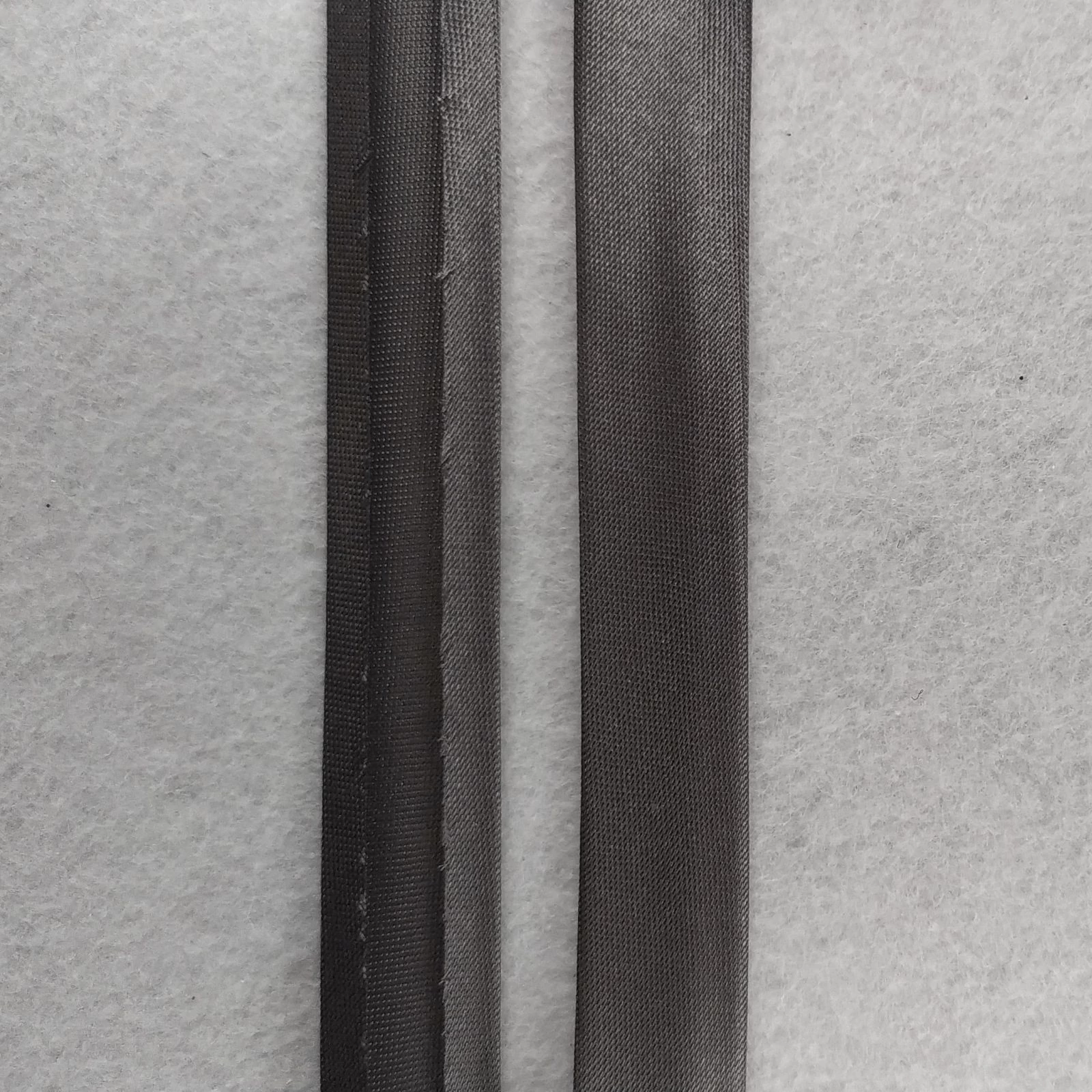 Ferdepánt - Szatén, 20mm, sötét szürke (6481)