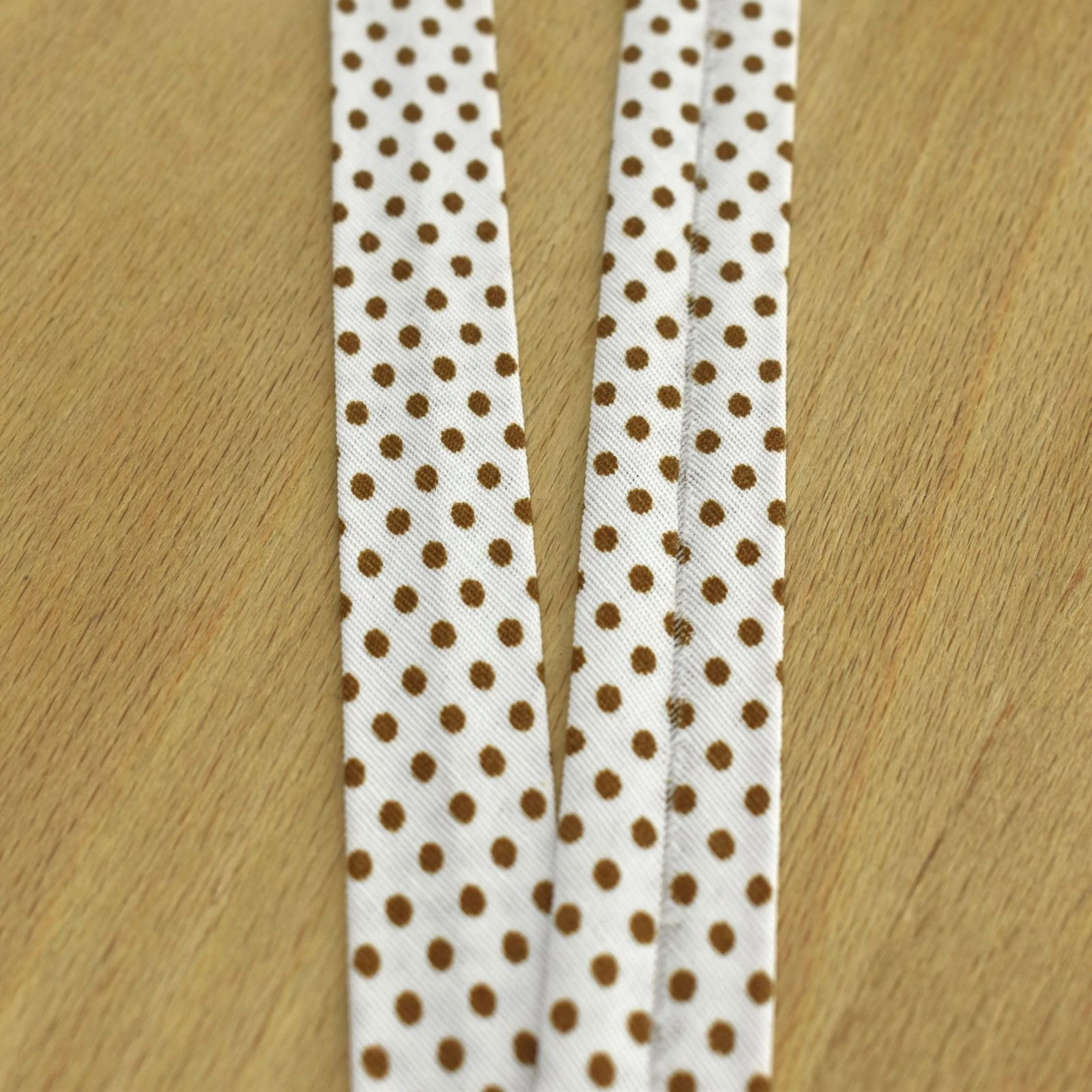 Ferdepánt – Fehér alapon barna pöttyös, 20mm