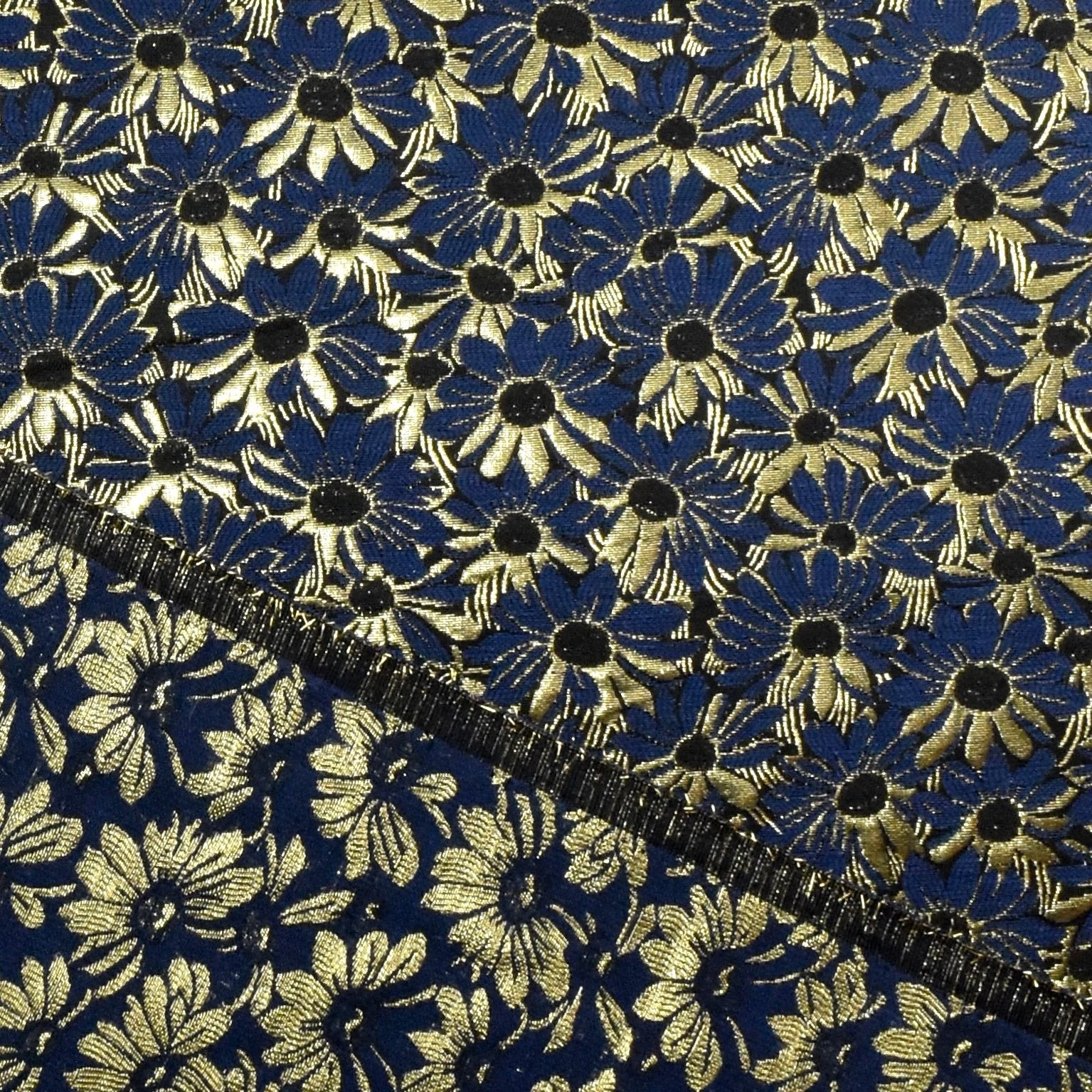 Jacquard szövet – Margaréta virág mintával, arany-kék