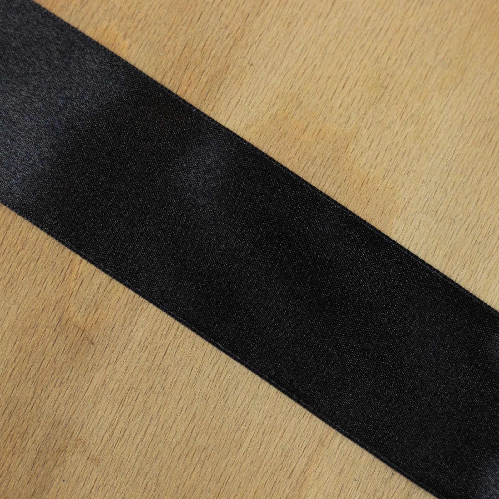 Szatén szalag – Fekete színben, 38mm